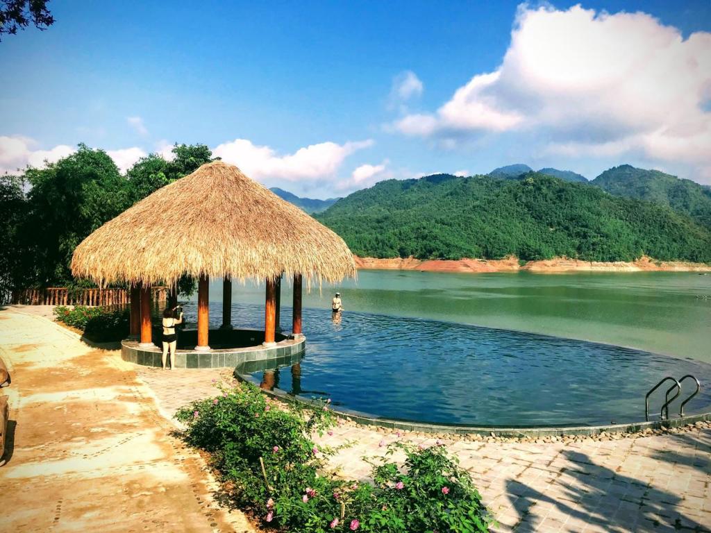 Mai Châu Hideaway Lake Resort | Travels and Culture Asia